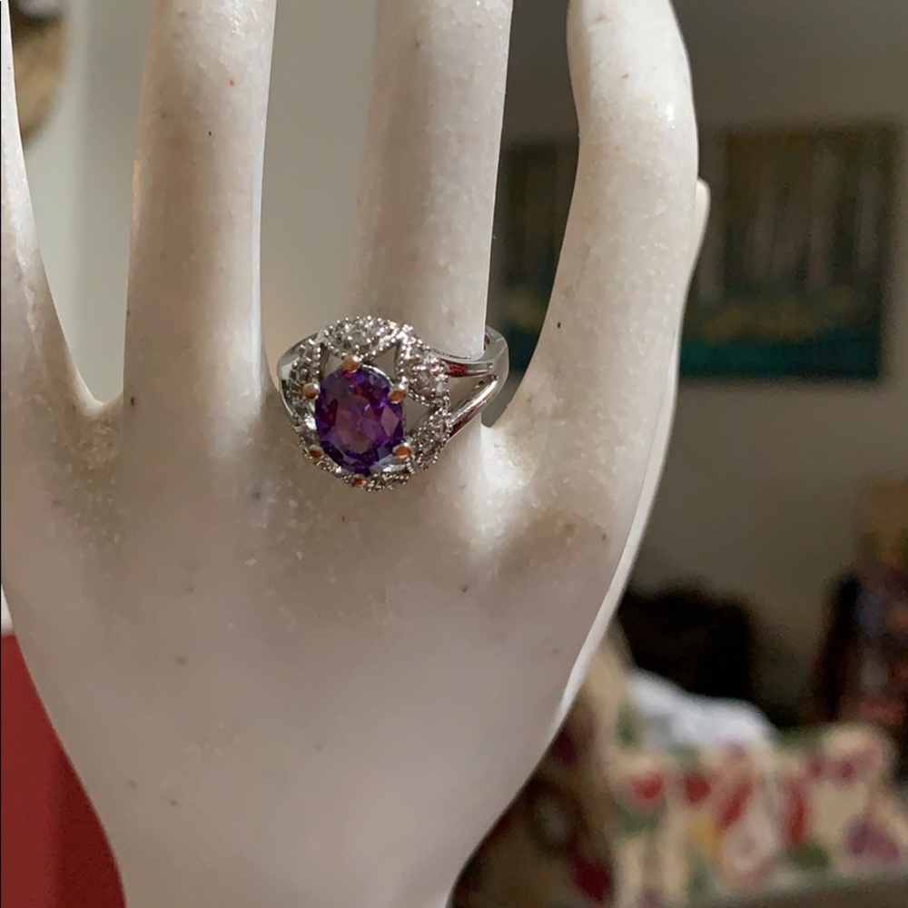 Ring costume jewelry size 6 new never used